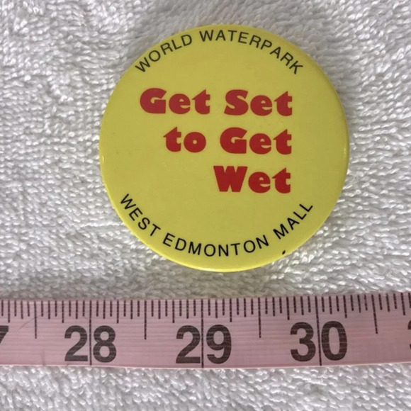 Vintage West Edmonton Mall  World Waterpark Yellow Get Set To Get Wet Pin - Picture 6 of 6